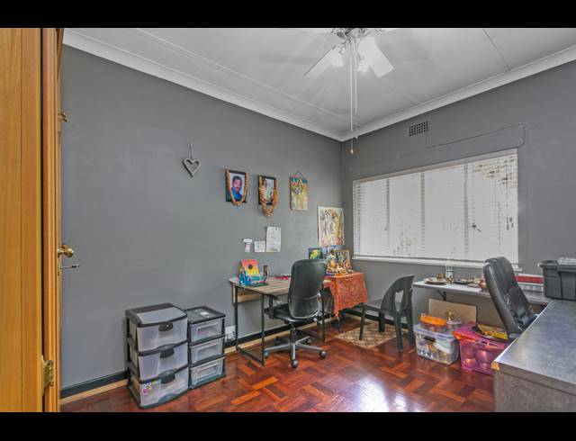 4 BEDROOM FREEHOLD FOR SALE IN BRAMLEY